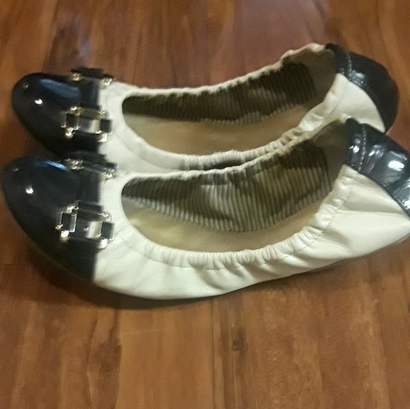 Tahari Womens shoes - Picture 2 of 3